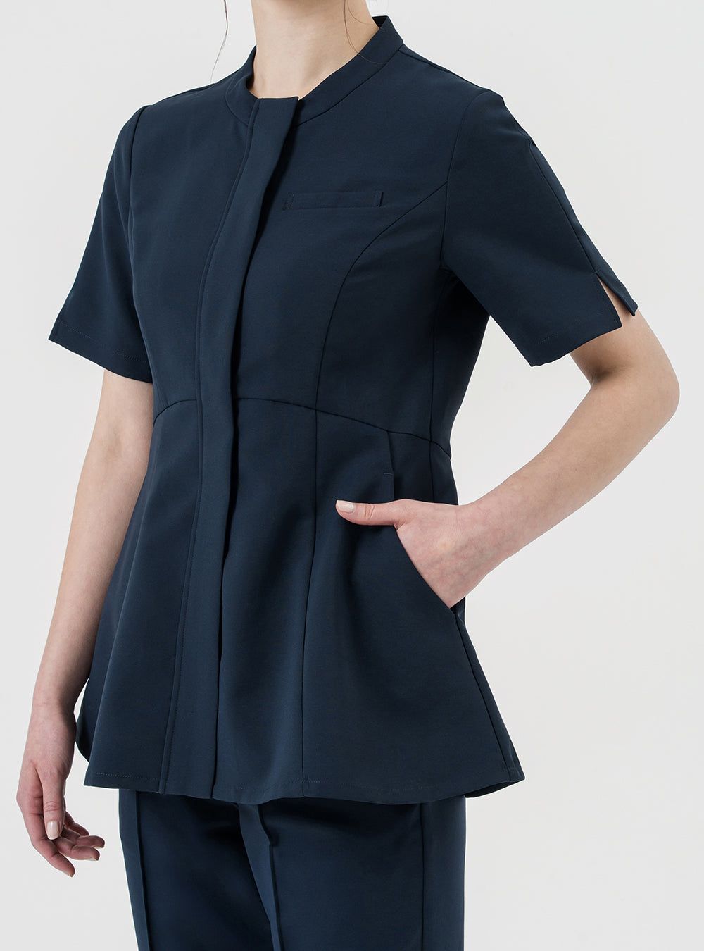 aore 医療スクラブ【美品】カラー:ブルー レディスファスナースクラブ[ビオラブルー]