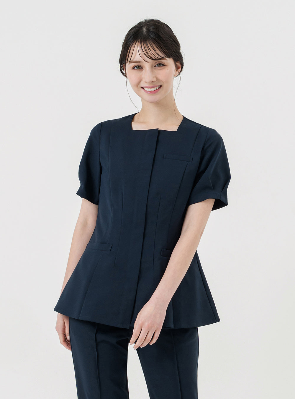 スクエアスクラブ｜かわいいクリニックユニフォーム・医療スクラブの